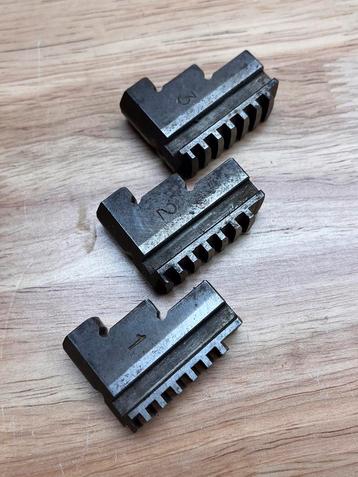 Spanbekken voor een 3-klauwplaat beschikbaar voor biedingen