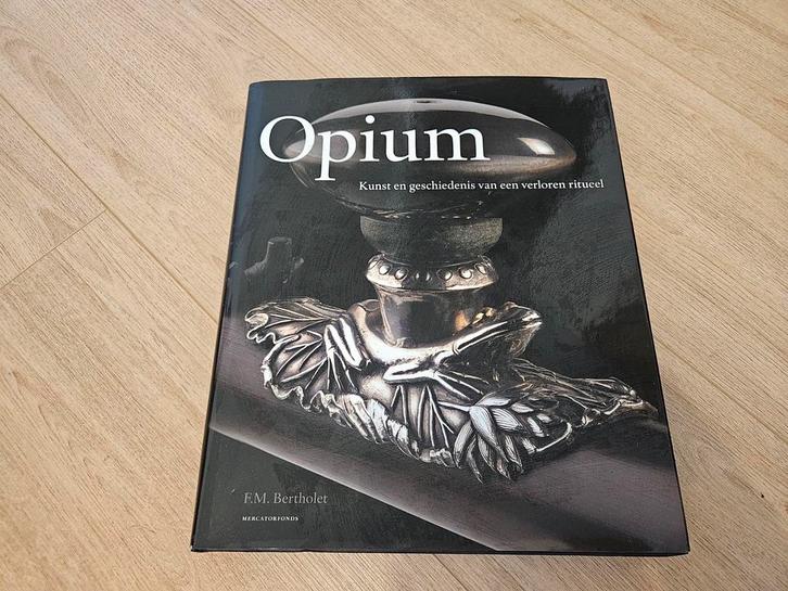 F.M. Bertholet - Opium, Boeken, Overige Boeken, Zo goed als nieuw, Ophalen of Verzenden