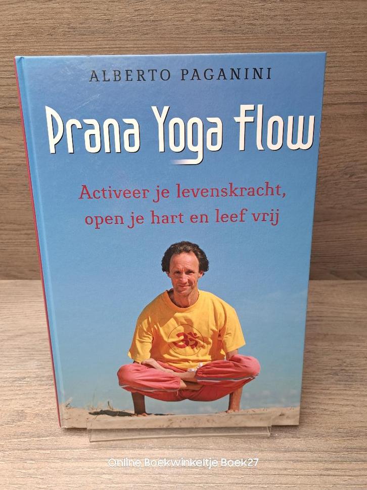 Prana Yoga Flow / activeer je levenskracht, open je hart en, Boeken, Esoterie en Spiritualiteit, Zo goed als nieuw, Instructieboek
