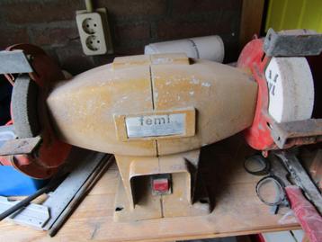 een gebruikte slijpmachine in goede staat.  beschikbaar voor biedingen