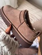 UGG W Classic Mini Rocky Oak Maat 38 Nieuw, Kleding | Dames, Ophalen of Verzenden, Nieuw, Bruin, Pantoffels of Sloffen