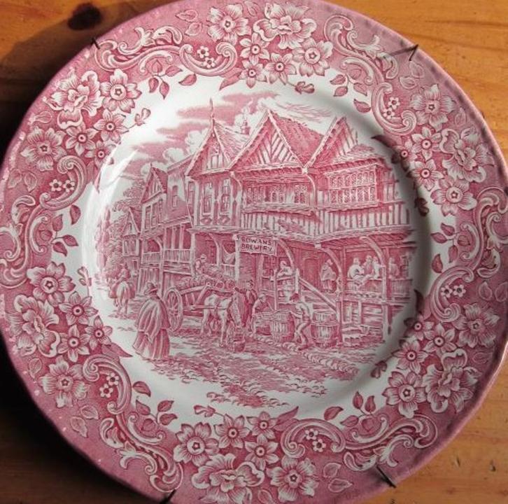 2 Sierborden Royal Tudor Ware 17e Century England Ironstone, Antiek en Kunst, Antiek | Keramiek en Aardewerk, Ophalen