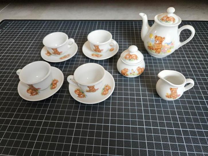 Douwe Egberts Kinderservies Beer - 13 Delig - Nieuw, Antiek en Kunst, Antiek | Servies compleet, Ophalen of Verzenden
