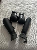 Venum boxing gloves 14 Oz and shin guards ( M ), Sport en Fitness, Vechtsporten en Zelfverdediging, Overige, Vechtsportmateriaal