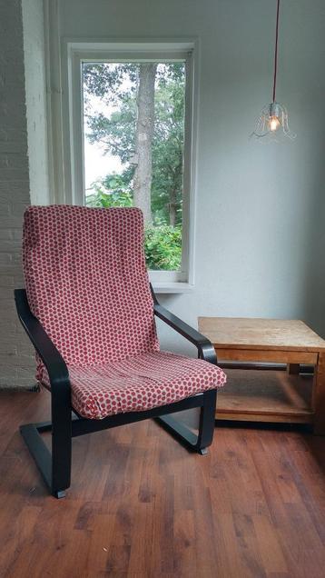 Poäng stoel / fauteuil IKEA zwart houten frame, rood kussen beschikbaar voor biedingen