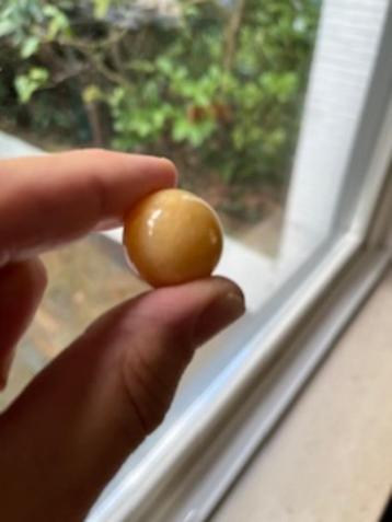 Bol van Gele Calciet (25 mm) beschikbaar voor biedingen