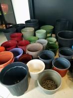 231 kweekpotten of binnen bloempotten + 14 kweekbakjes, Kunststof, Rond, Zo goed als nieuw, Tuin