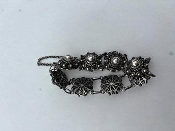 Zilveren armband met zeeuwse knopen beschikbaar voor biedingen