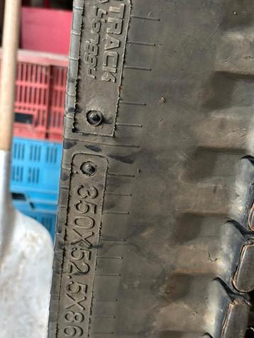 Rubbere rupsen beschikbaar voor biedingen