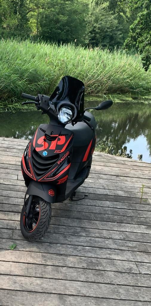 Piaggio Zip 4 takt Iget BJ 2020 Km 8.000, Fietsen en Brommers, Scooters | Piaggio, Zo goed als nieuw, Zip, Benzine, Ophalen
