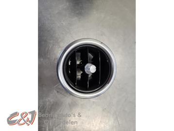 Luchtrooster Dashboard van een Mercedes V-Klasse beschikbaar voor biedingen