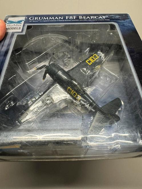 Skymax F8F Bearcat 1/72 diecast Jolly Rogers US Navy, Verzamelen, Luchtvaart en Vliegtuigspotten, Zo goed als nieuw, Schaalmodel