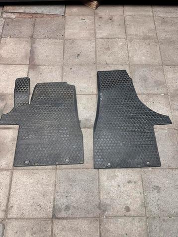 Gratis vw T5 rubberen matten beschikbaar voor biedingen
