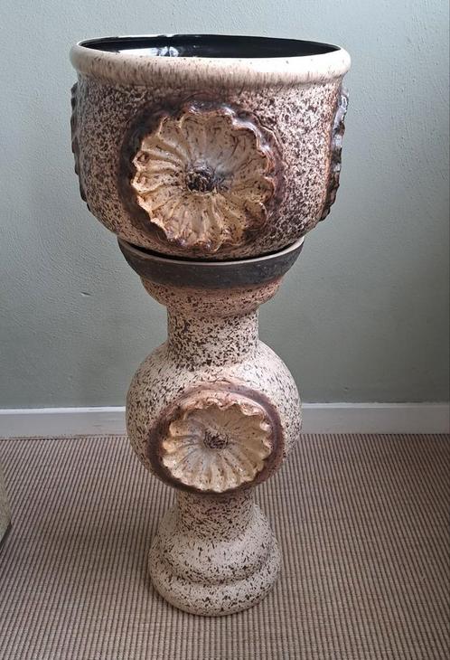 Vintage bloempot op zuil in goede staat 2 delig keramiek, Tuin en Terras, Bloempotten, Zo goed als nieuw, Aardewerk, Binnen, Balkon