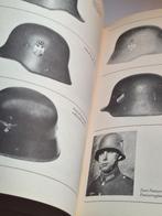 vintage Der deutsche Stahlhelm. Eine Entwicklungsgeschichte, Ophalen of Verzenden, Tweede Wereldoorlog, Gelezen, Overige onderwerpen