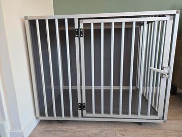 Honden bench maat M beschikbaar voor biedingen