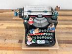 A1732. Enesco writing machine, typmachine, beeldje, Whistle