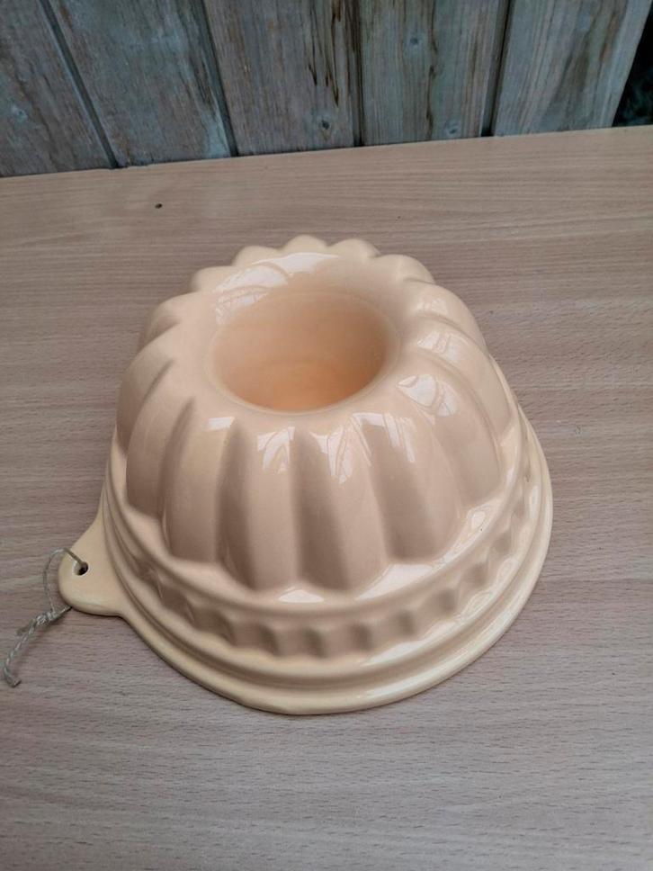 Keramiek puddingvorm, tulband. Honingkleur, Antiek en Kunst, Antiek | Schalen, Ophalen of Verzenden