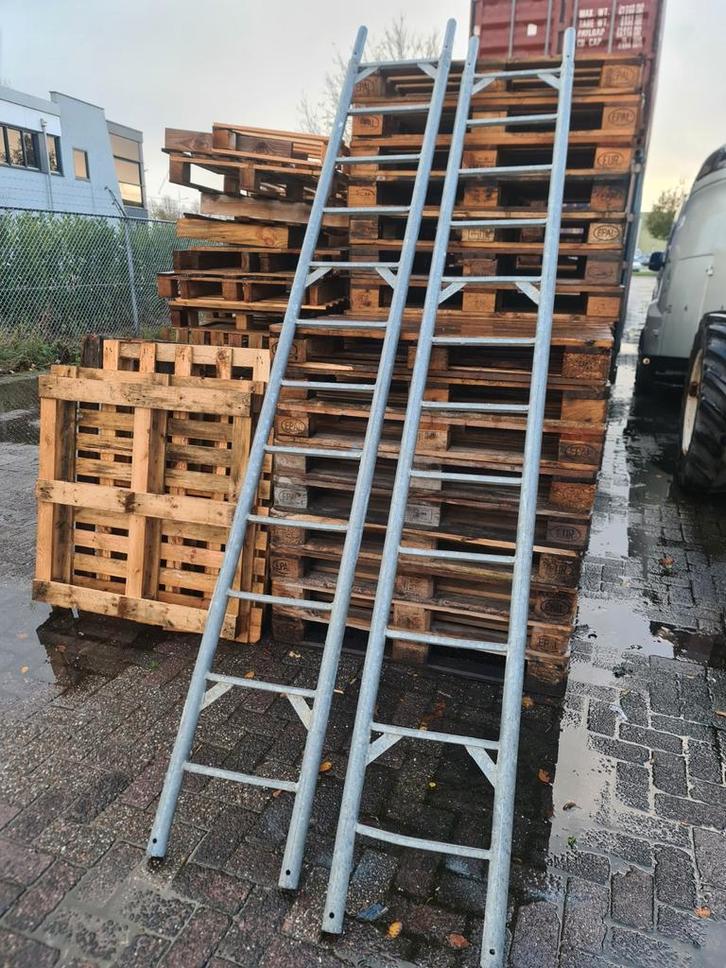 Steiger Stevige ladder - 3 meter x 43 cm breed, Doe-het-zelf en Verbouw, Ladders en Trappen, Gebruikt, Ladder, 2 tot 4 meter, Ophalen of Verzenden
