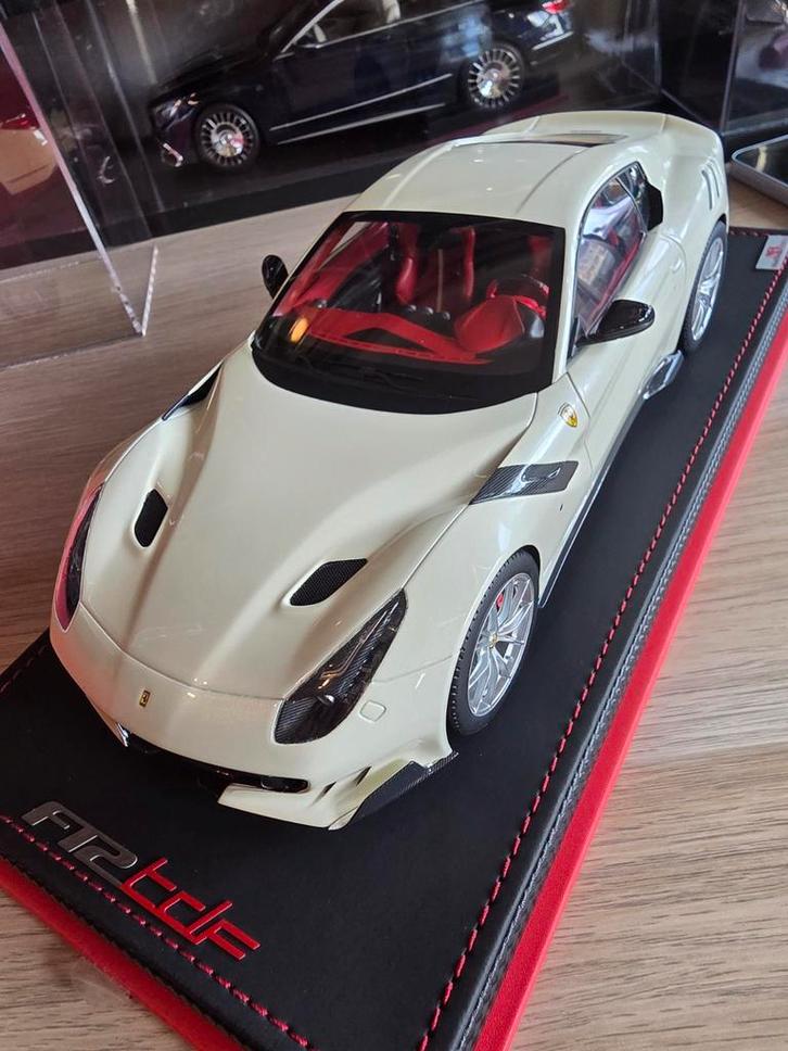Ferrari F12 TDF 1:18 MR models, Hobby en Vrije tijd, Modelauto's | 1:18, Zo goed als nieuw, Auto, Overige merken, Ophalen