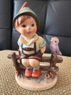 Goebel Hummeltje - Jongen op hek met vogel, Ophalen of Verzenden