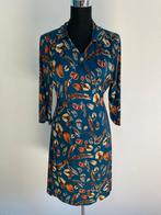 J52 - Petrolblauwe overslagjurk met veren maat 40 (1), Kleding | Dames, Jurken, Maat 38/40 (M), Blauw, Ophalen of Verzenden, Zo goed als nieuw