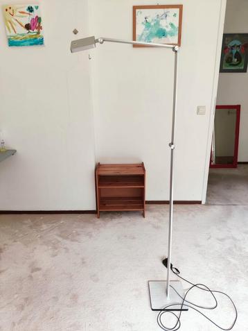 RVS LED vloerlamp met meerdere standen.  beschikbaar voor biedingen