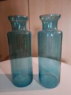 2 mooie glazen vazen , turquoise. Mooi effect in zonlicht, Overige kleuren, Ophalen of Verzenden, Minder dan 50 cm, Glas