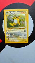 Pokemon base set raichu, Ophalen of Verzenden, Zo goed als nieuw, Losse kaart, Foil