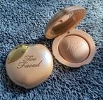 Too faced peach frost melting powder highlighter happy face, Gehele gezicht, Nieuw, Ophalen of Verzenden, Make-up