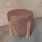 Leuk krukje met bamboe pootjes - 32 cm hoog, Huis en Inrichting, Krukjes, Ophalen of Verzenden, Gebruikt, Hout