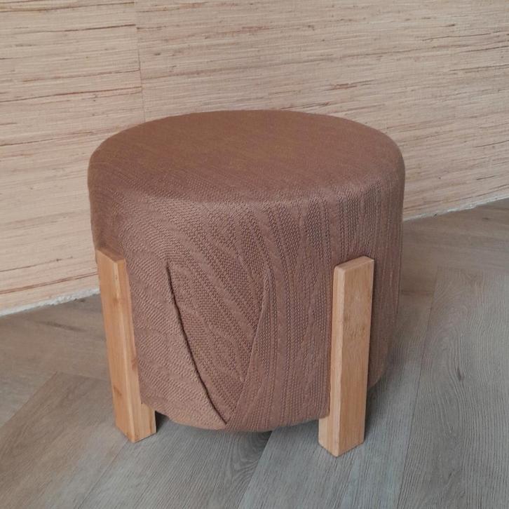 Leuk krukje met bamboe pootjes - 32 cm hoog, Huis en Inrichting, Krukjes, Gebruikt, Hout, Ophalen of Verzenden