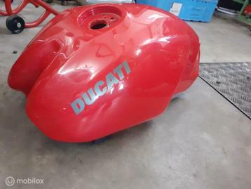 Benzinetank tank zeer netjes Monster 600 750 900 carburateur beschikbaar voor biedingen