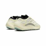 Adidas Yeezy 700 v3 Azael 431/3 maat 9, Kleding | Heren, Schoenen, Ophalen of Verzenden, Nieuw, Wit
