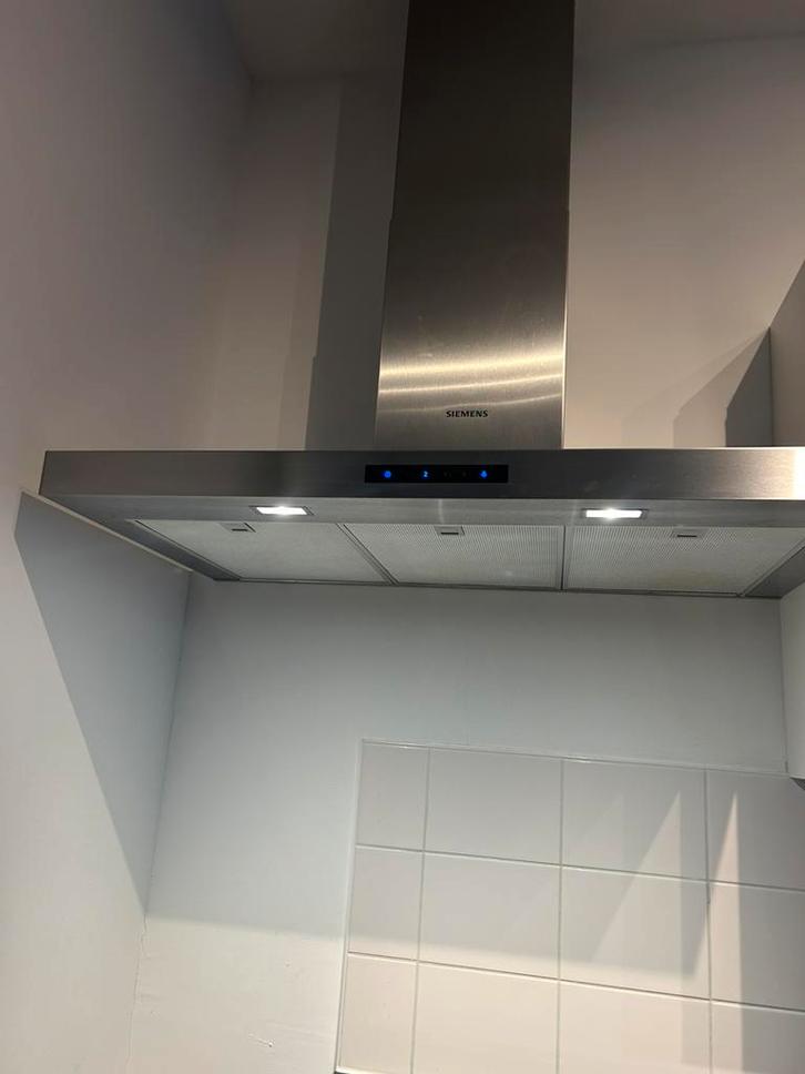 Te koop: Siemens wandschouw afzuigkap, Witgoed en Apparatuur, Afzuigkappen, Zo goed als nieuw, Vrijstaand, Wandschouwkap, Recirculatie