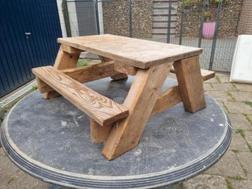 Mini Picknicktafel. Voor in konijnen of kippen ren beschikbaar voor biedingen