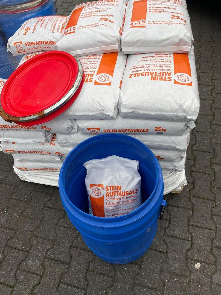 ♻️Kunststof vat & Strooizout 25KG NU 35,- euro ‼️, Doe-het-zelf en Verbouw, Overige Doe-het-zelf en Verbouw, Gebruikt, Ophalen