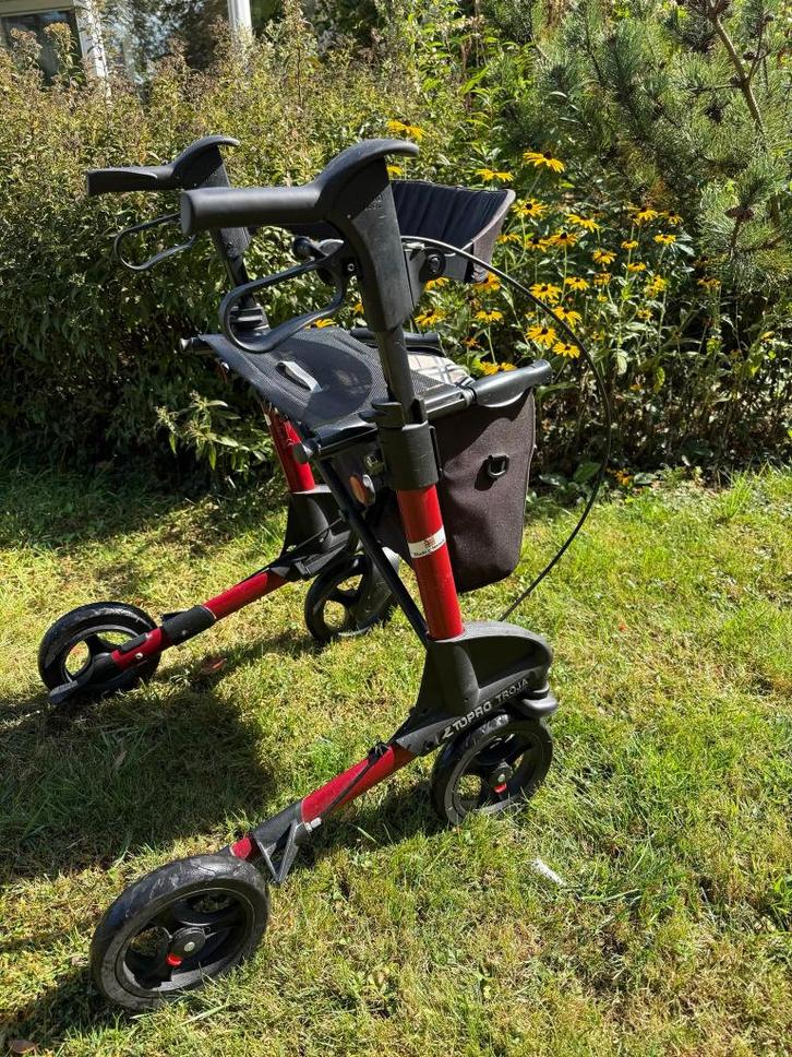 Rollator, TOPRO Troja rood, Diversen, Rollators, Zo goed als nieuw, Lichtgewicht, Opvouwbaar, Ophalen