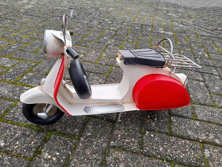 Grote blikken Vespa scooter, Hobby en Vrije tijd, Modelbouw | Auto's en Voertuigen, Zo goed als nieuw, Auto, Groter dan 1:32, Revell