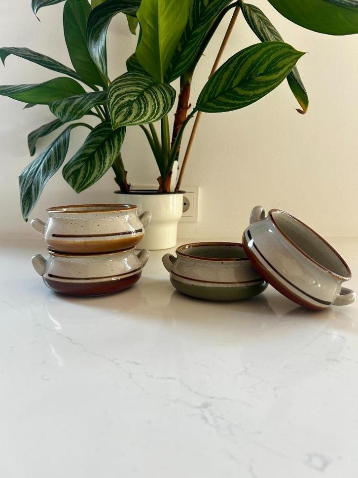 4 vintage beige soepkommen. Vintage ovenschaaltjes seventies, Huis en Inrichting, Keuken | Servies, Zo goed als nieuw, Kom(men)
