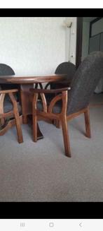 Vintage tafel en stoelen, Huis en Inrichting, Complete eetkamers, 4 tot 6 stoelen, Zo goed als nieuw, Ophalen