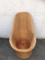 stoel schelp uit de jaren 70 vintage schelpstoel riet, Huis en Inrichting, Stoelen, Ophalen, Gebruikt, Bruin, Riet of Rotan