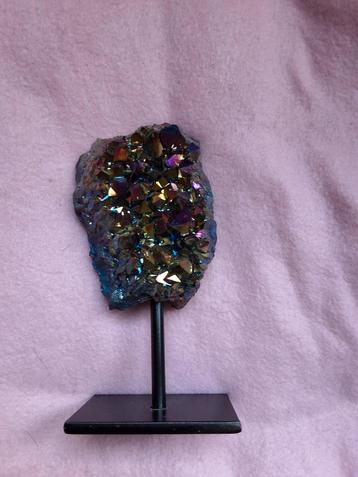 Prachtig regenboog amethist Mineraal op Standaard 15cm hg beschikbaar voor biedingen