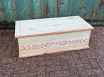 Antieke dekenkist met handgeschilderde details, Huis en Inrichting, Ophalen, Gebruikt, 100 tot 150 cm, 50 tot 75 cm