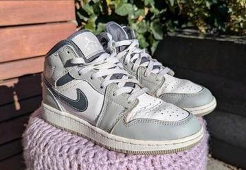 Nike Air Jordan Mid Grijs/Zwart Maat 36.5 beschikbaar voor biedingen