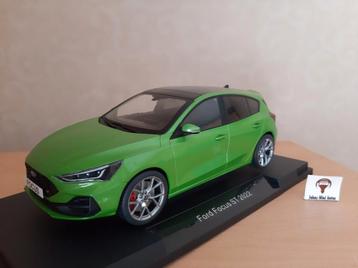 Ford Focus ST 2022 Groen Metallic van MCG 1:18 beschikbaar voor biedingen
