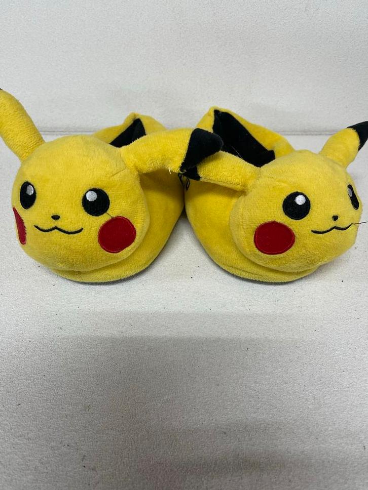 Pikachu Pantoffels - Maat 29, Kinderen en Baby's, Babykleding | Schoentjes en Sokjes, Zo goed als nieuw, Jongetje of Meisje, Ophalen of Verzenden