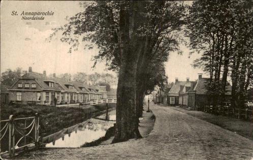 St. Annaparochie Noordeinde met kanaal en bruggetje, Verzamelen, Ansichtkaarten | Nederland, Gelopen, Friesland, 1920 tot 1940