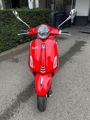 Vespa Elettrica 45 Red Edition 2025 beschikbaar voor biedingen