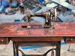 Antieke Husqvarna Naaimachine met Tafel, Antiek en Kunst, Antiek | Naaimachines, Ophalen